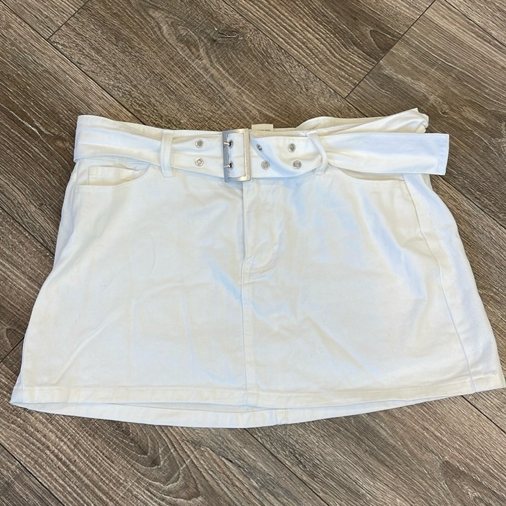 White lightweight denim Altar’d State Skirt with Belt size Large